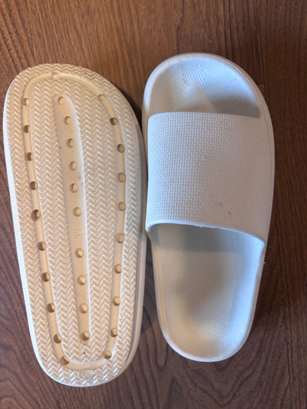 Puffy Slides - Picture 2 of 3
